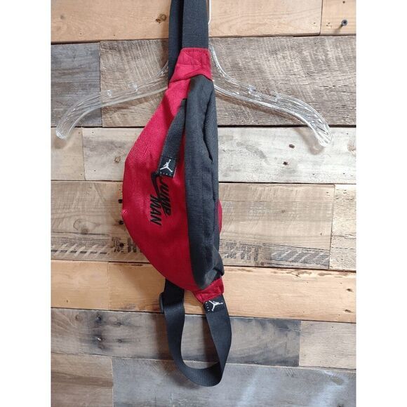 Nike Jump Man Crossbody Fanny Pack Red & Black Swoosh 2 Pocket Adjustable Waist - Picture 2 of 4